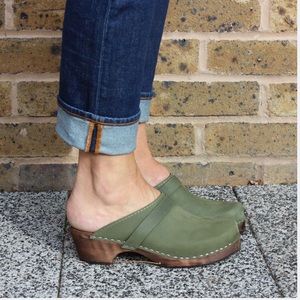 Lotta Classic Green Oiled Nubuck on Brown Base